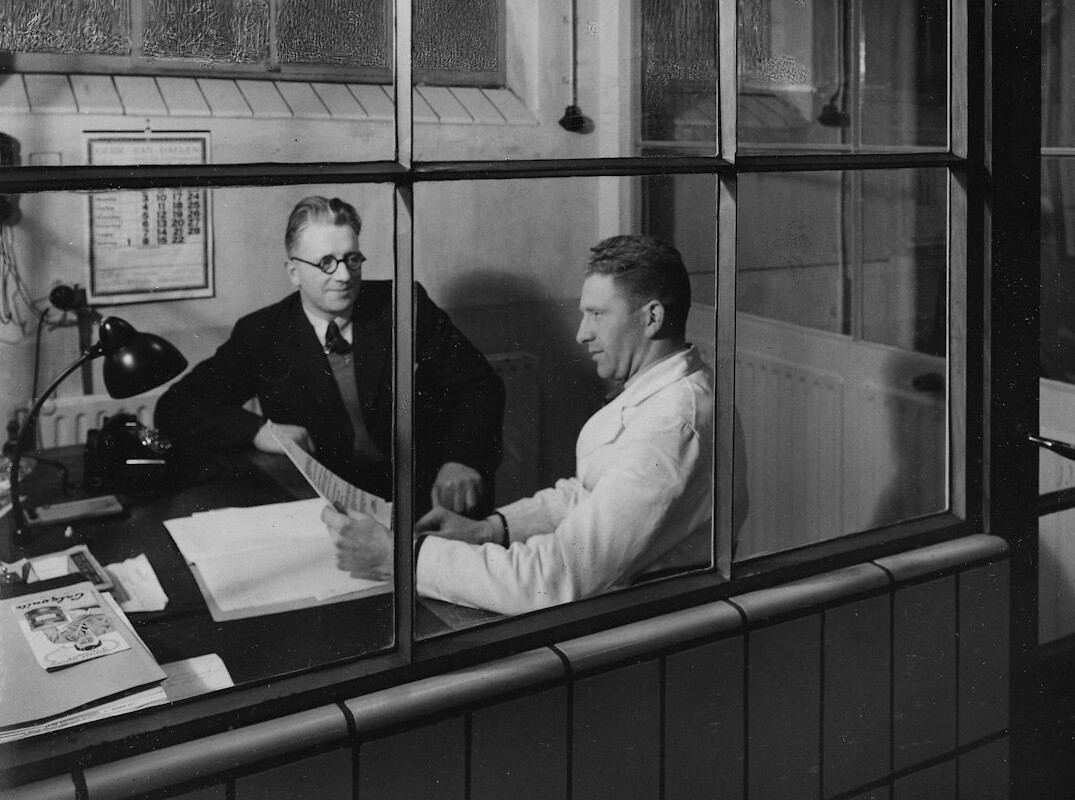 detective interviewing witness